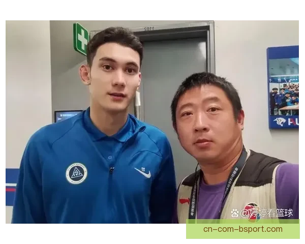 拜合拉木凭借出色身体素质在深圳新鹏城崭露头角并入选国家队