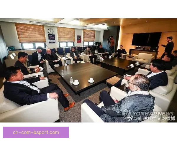 韩国足协解雇克林斯曼引发巨大争议 足球迷质疑决策是否明智 韩国足协解雇克林斯曼引发巨大争议 足球迷质疑决策是否明智